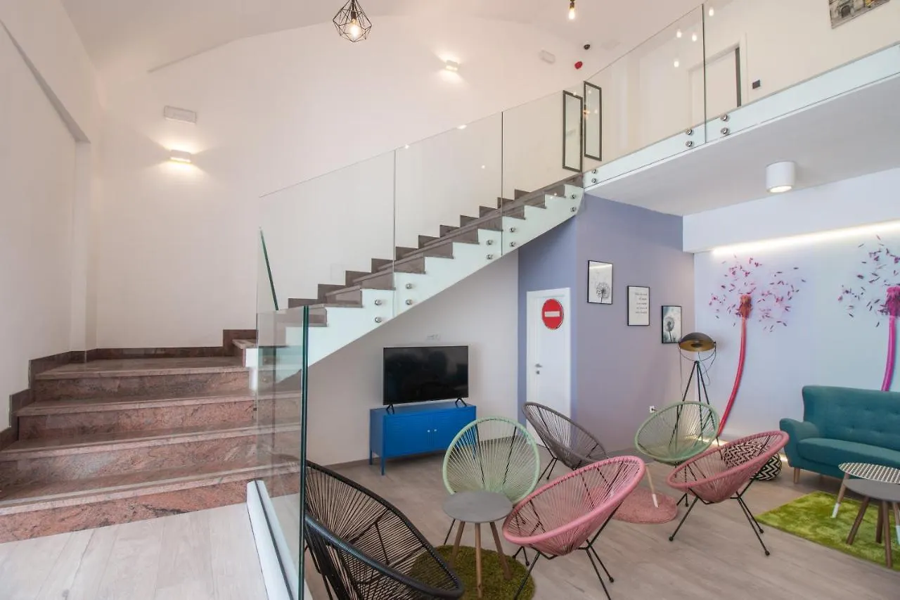 Dandelion Hostel 자다르 0*,  크로아티아