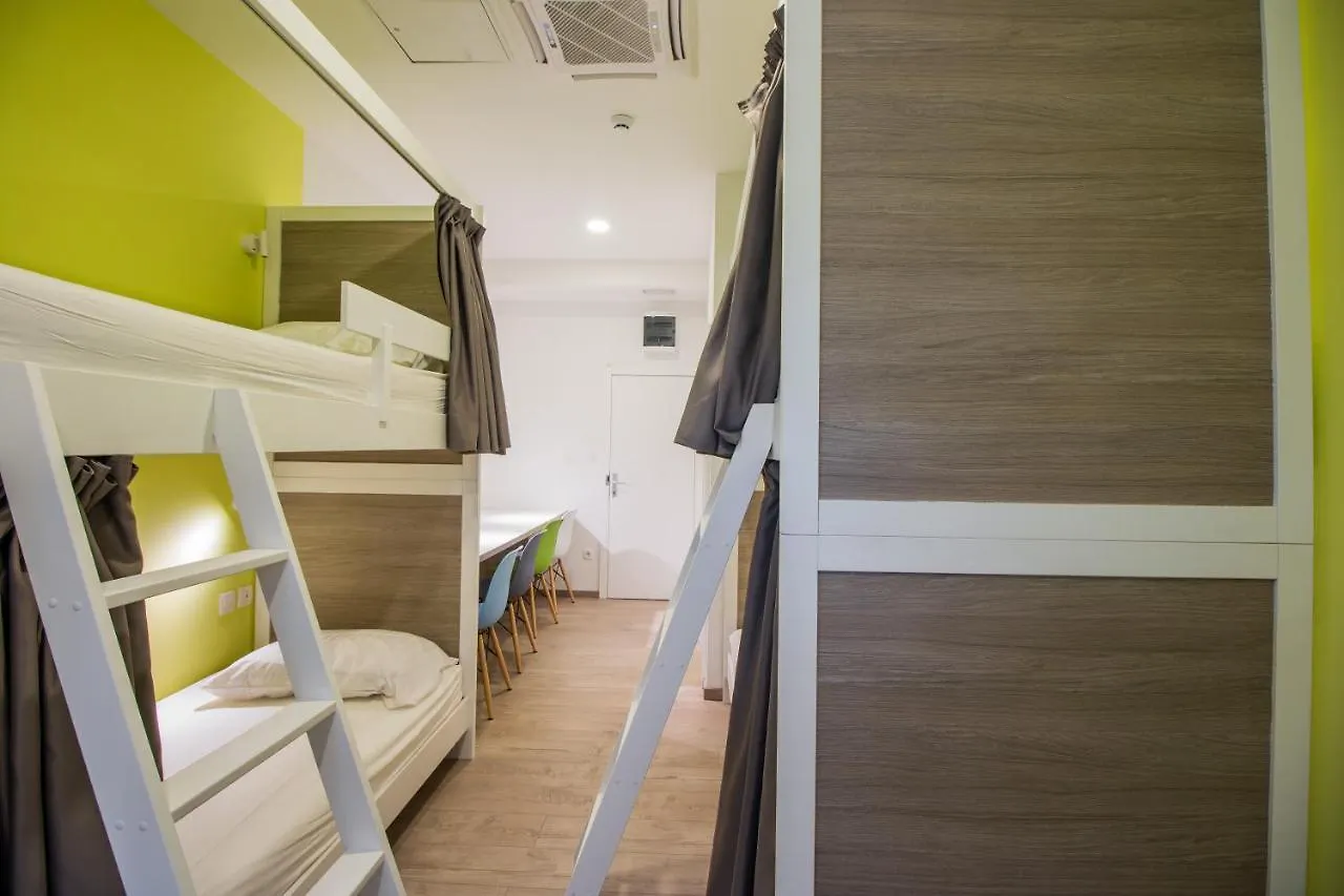Dandelion Hostel 자다르 0*,
