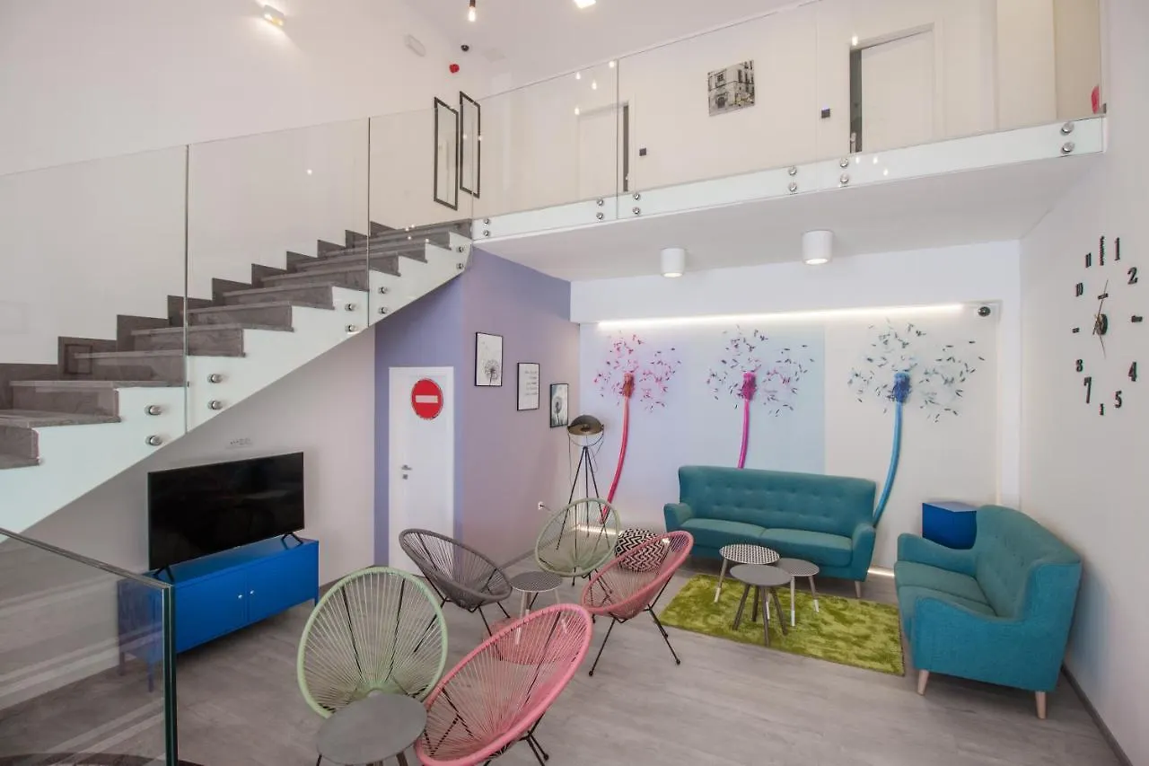 Dandelion Hostel 자다르 0*,