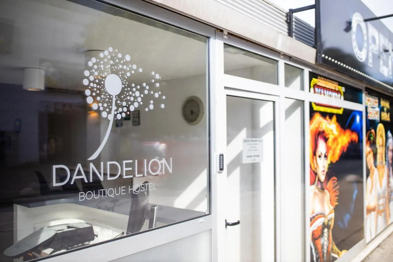 Dandelion Hostel 자다르 0*,